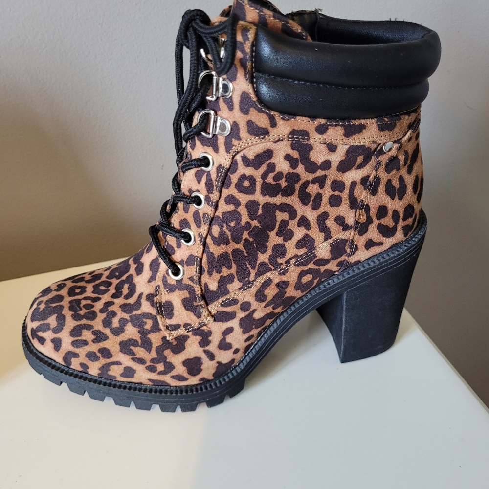 Torrid Leopard Lace Up Hiker Bootie, BNWT, Size 8 - Picture 6 of 12